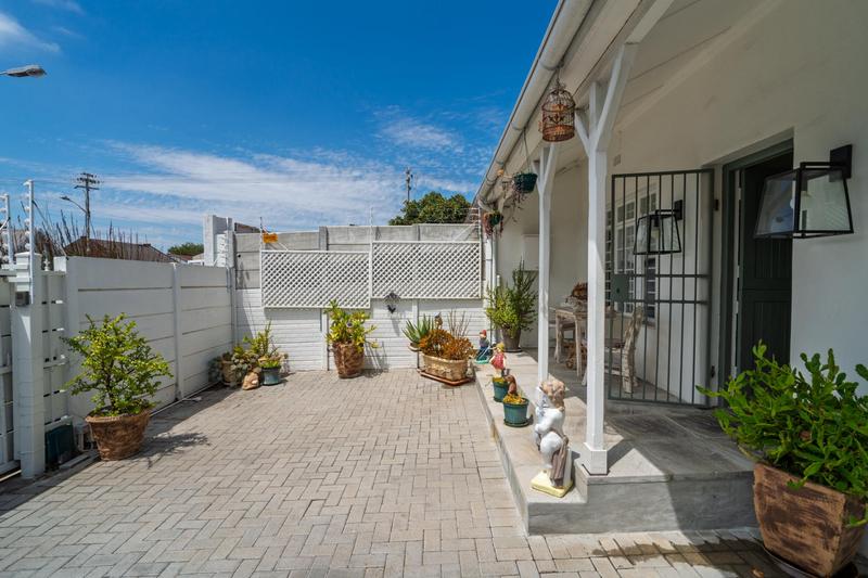 2 Bedroom Property for Sale in Harfield Village Western Cape